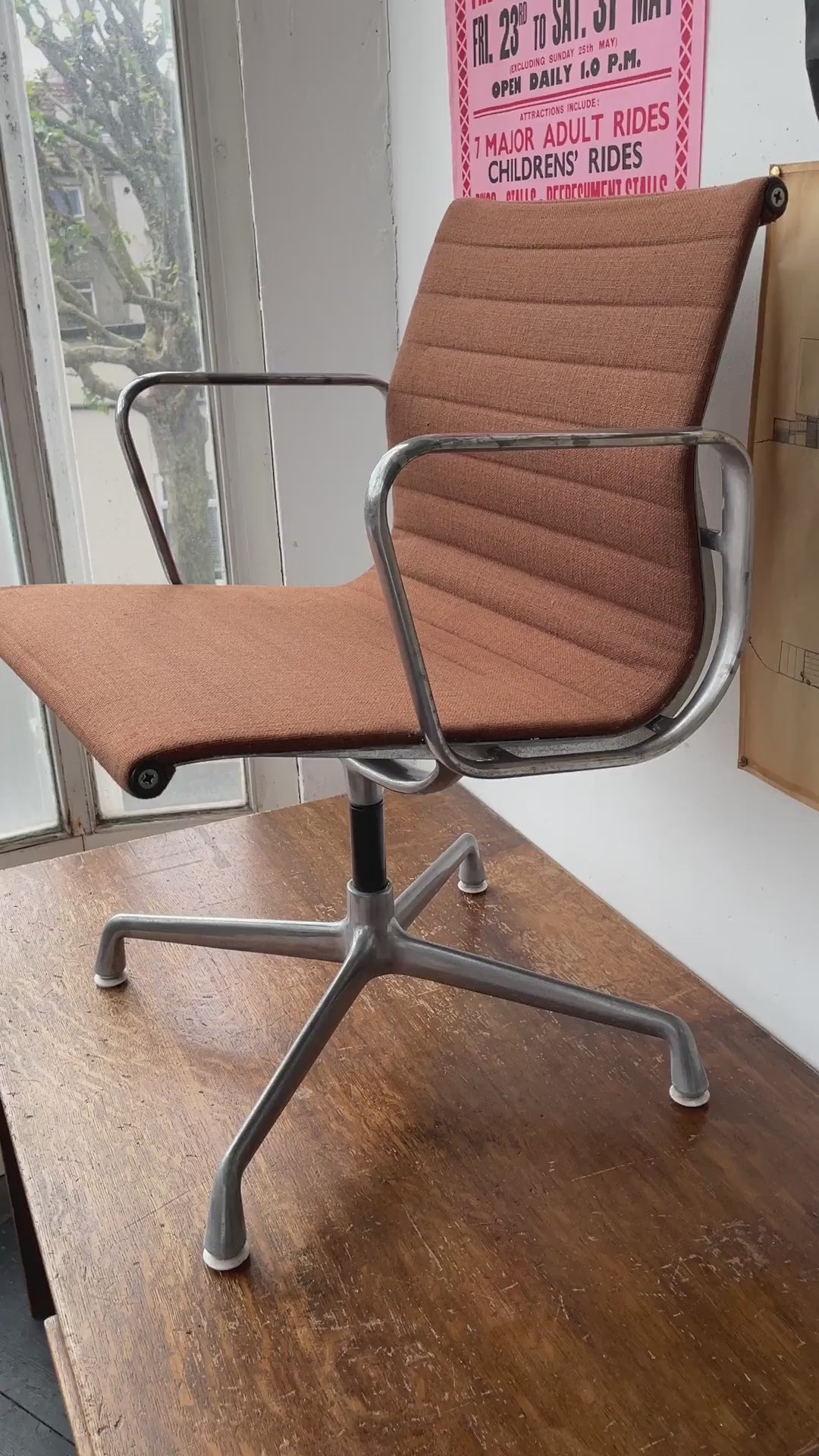 Load and play video in Gallery viewer, Fabulous 1978 Eames Office Chair by Herman Miller
