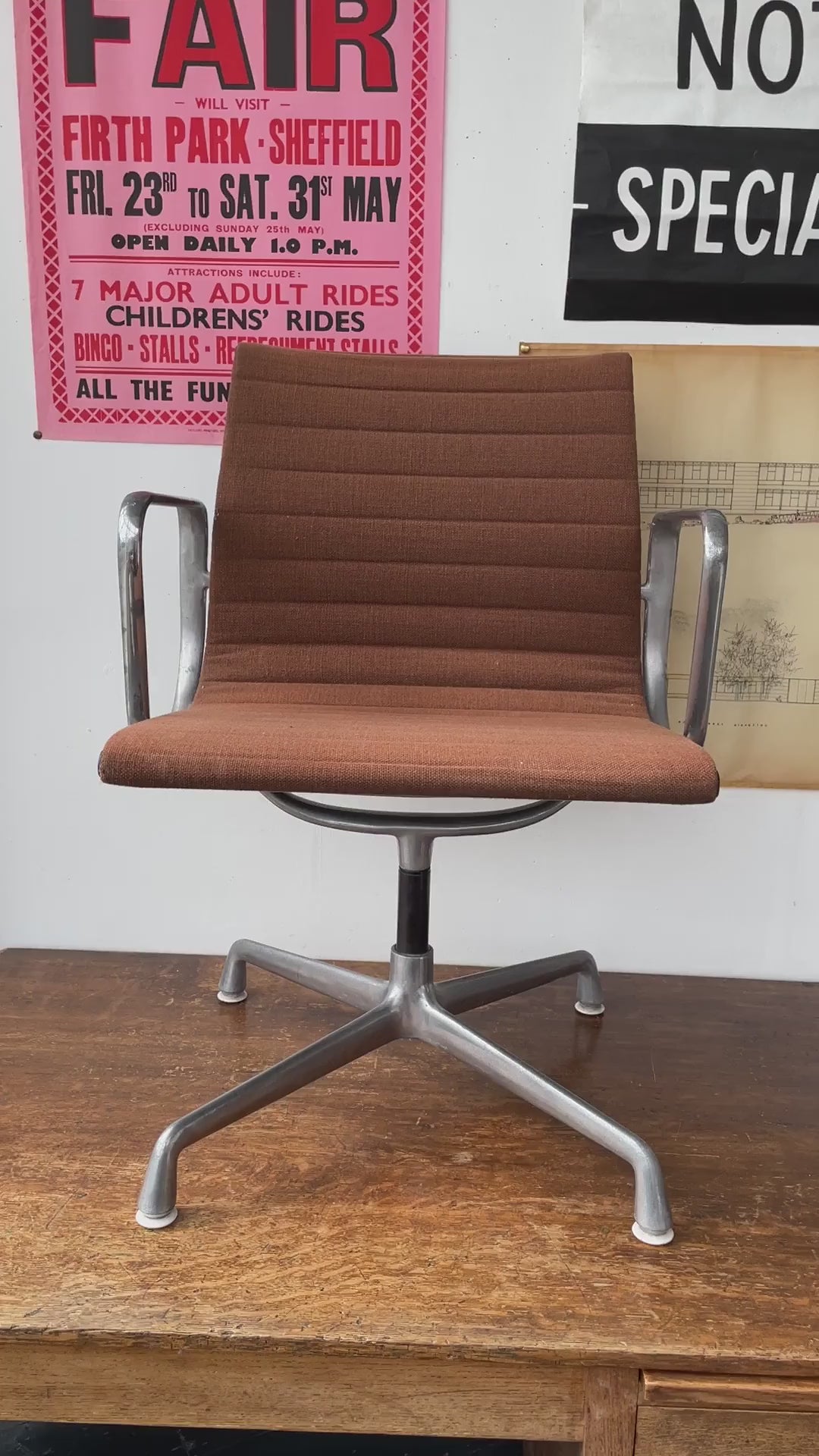 Load and play video in Gallery viewer, Fabulous 1978 Eames Office Chair by Herman Miller
